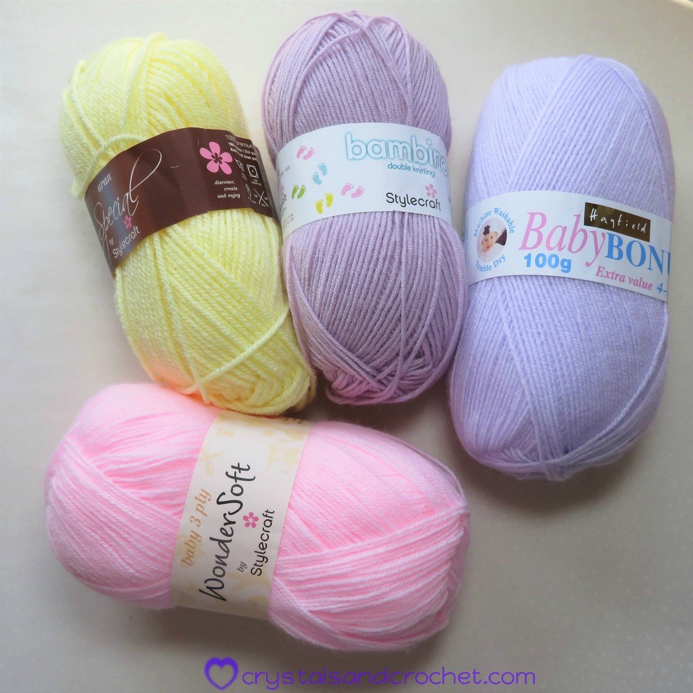 Acrylic yarn material for knitwear manufacturing