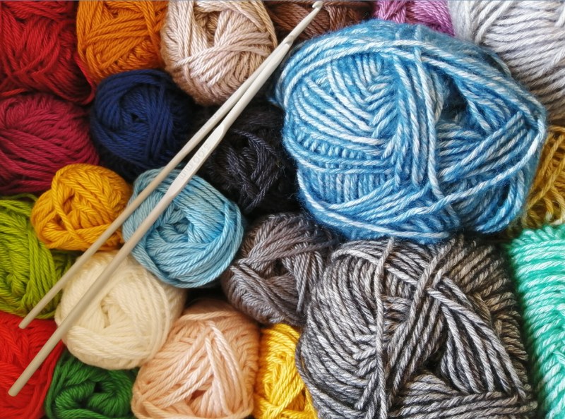 Acrylic yarn for sweater production