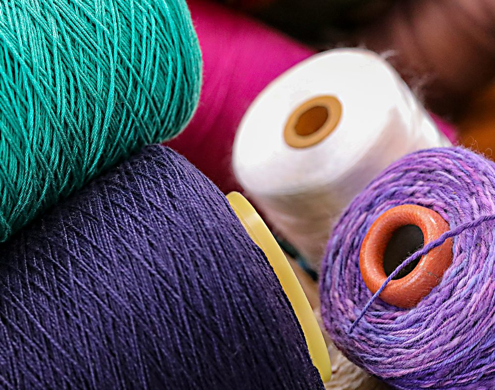 Acrylic yarn material for knitwear manufacturing