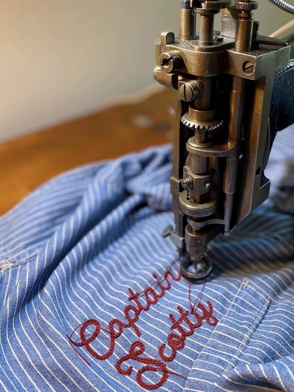 Chain embroidery stitch for knitwear decoration