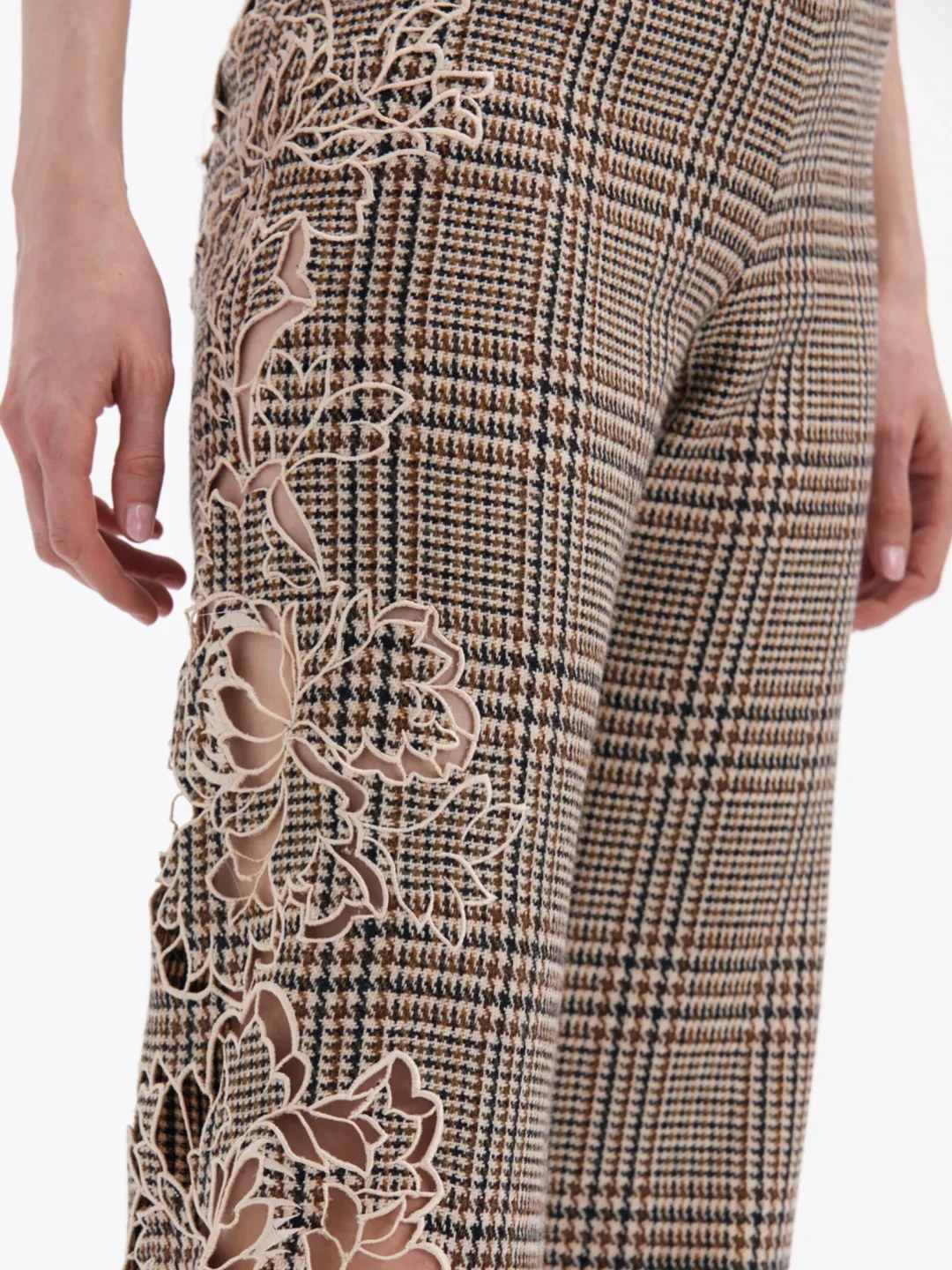 eyelet embroidery machine
