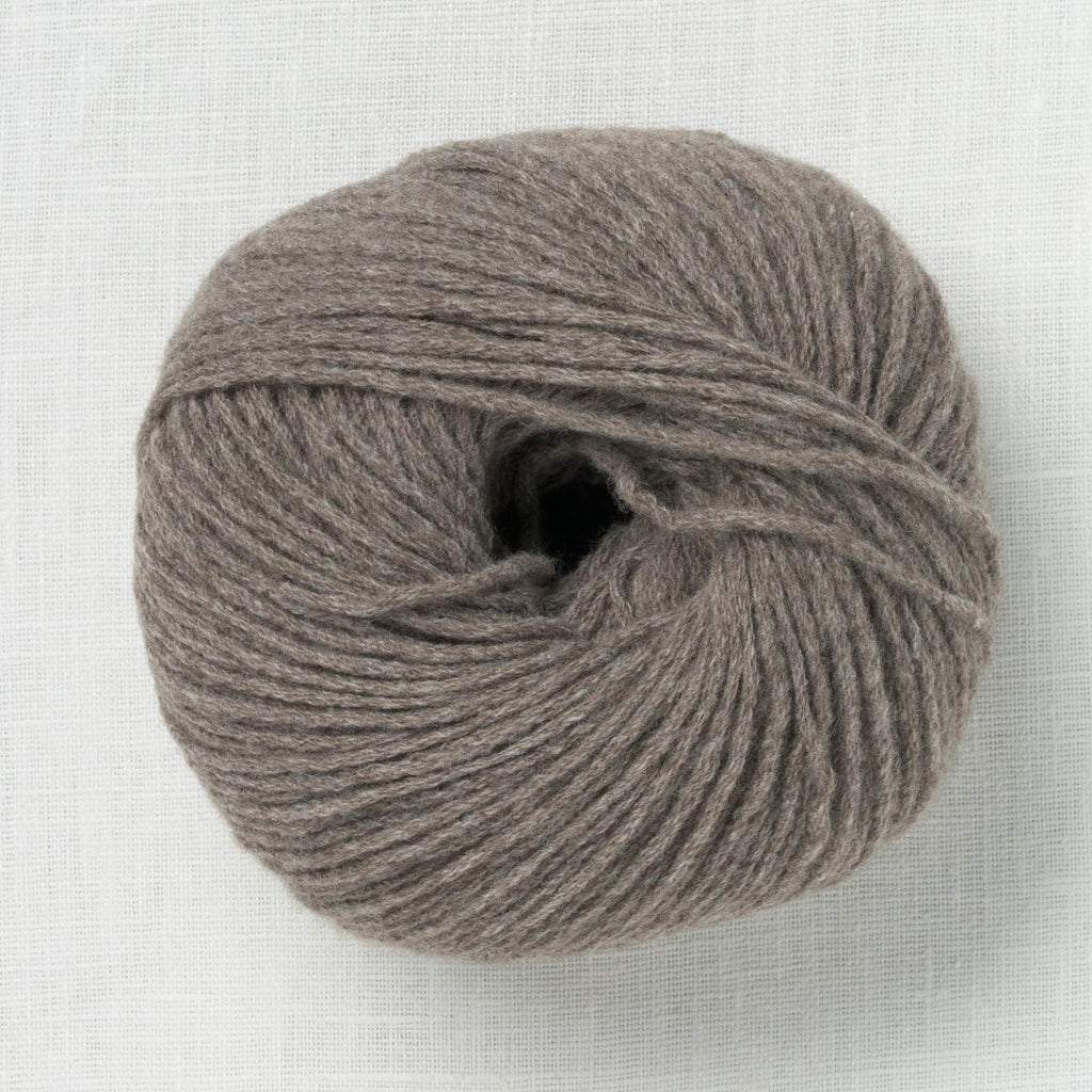 Lambswool yarn for knitwear manufacturing