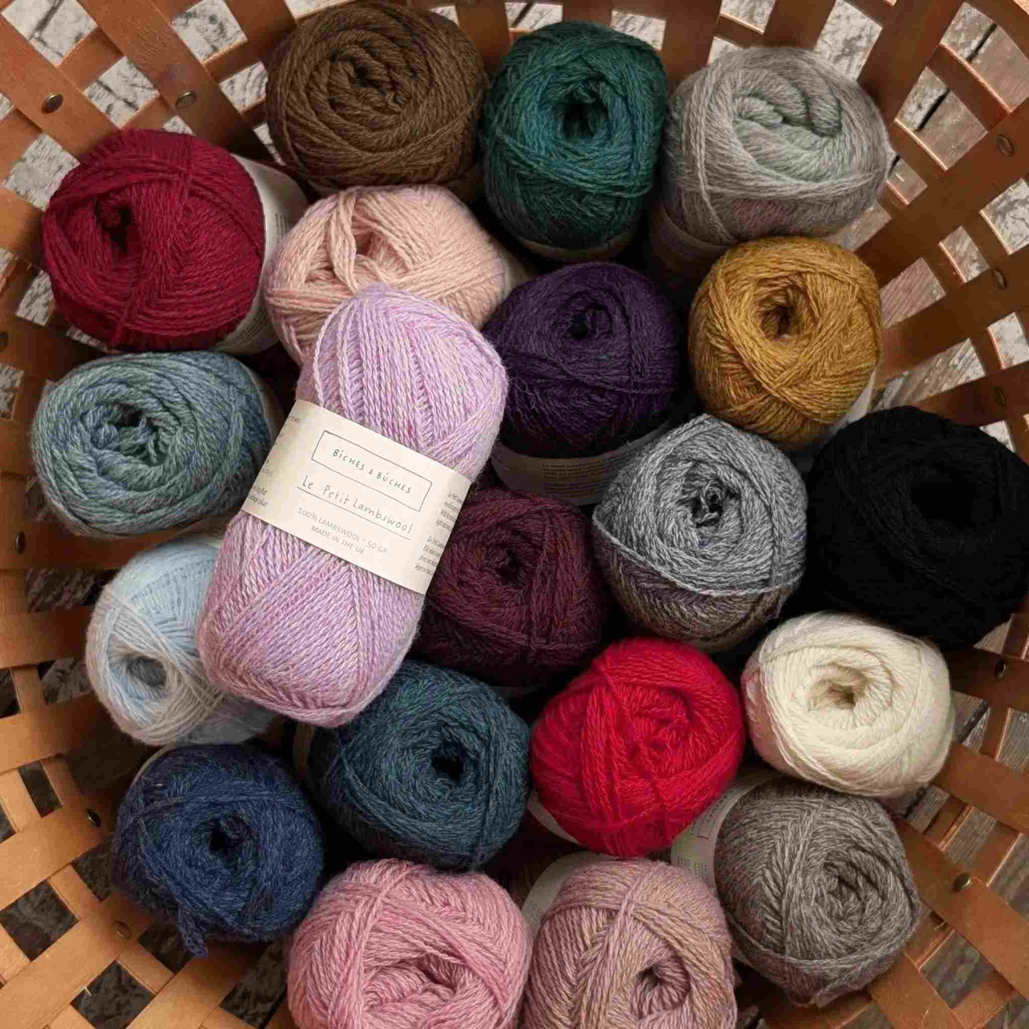 Lambswool yarn for custom knitwear manufacturing