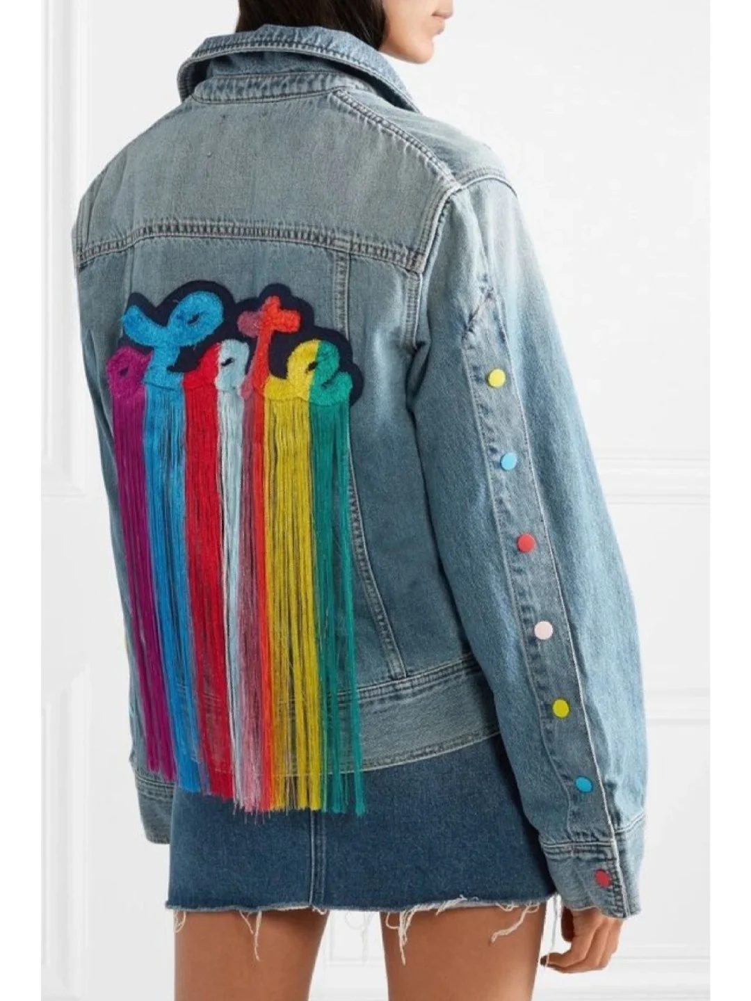 Making tassels with embroidery thread for knitwear